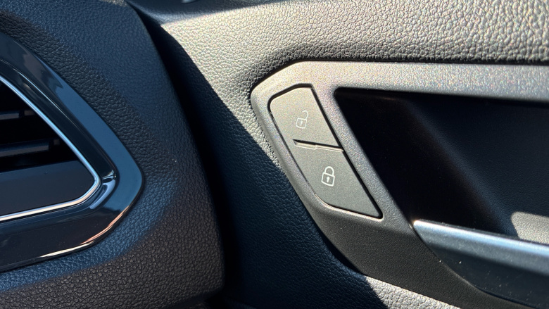 Volkswagen T-Roc 2.0 TDI SEL 5dr DSG Diesel Hatchback